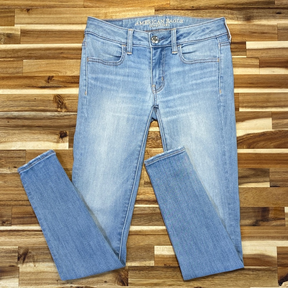 🦅 American Eagle Outfitters Light Wash Jeggings Super Super Stretch Size 0